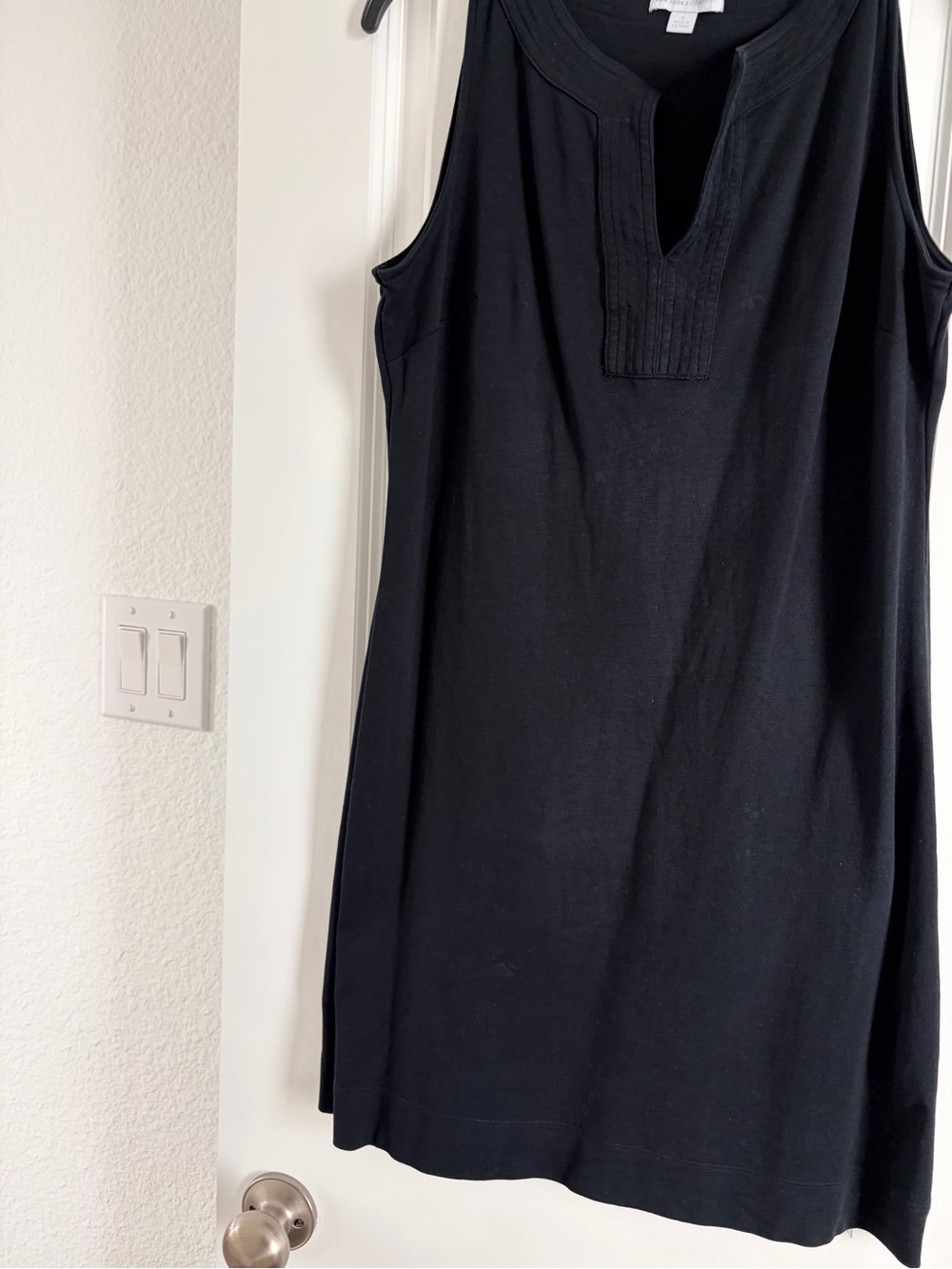 New York and Company Sleeveless Black Tunic Top - Classic Womenswear